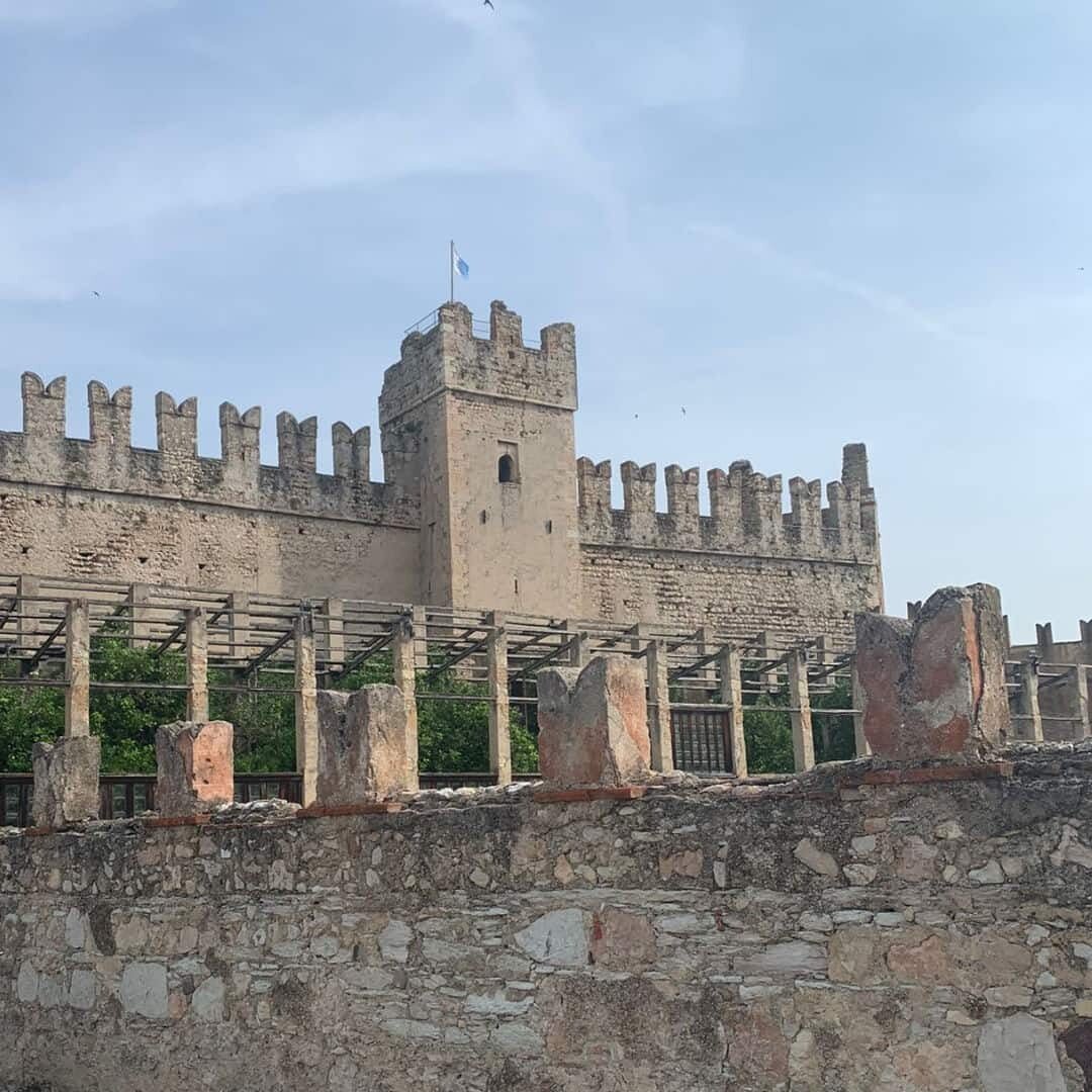 Esame Finale MAKE-UP ARTIST 1 Castello di Torri del Benaco, esame studentesse Crisam Professional Make-up Academy Italia