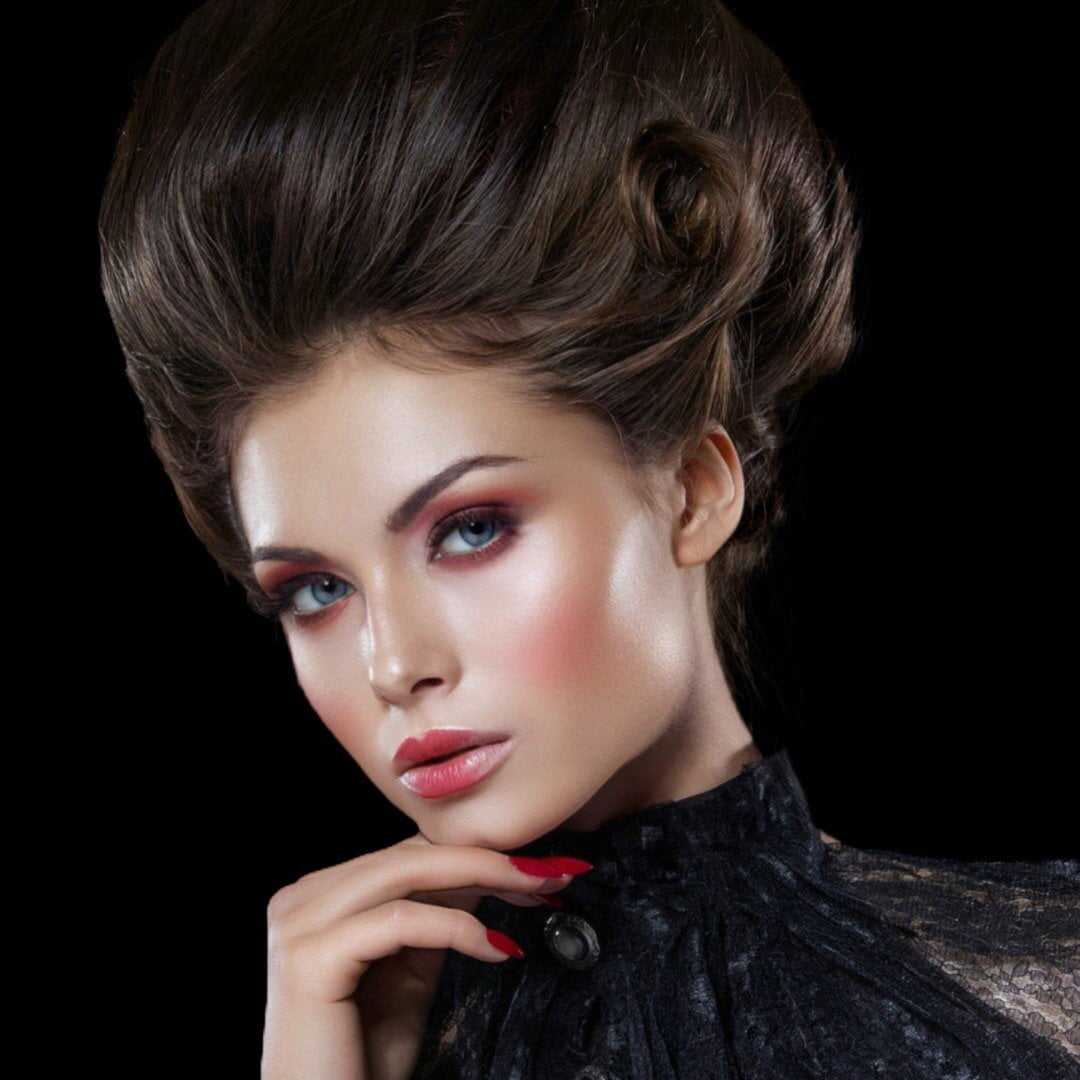 Accademia di Trucco Crisam: Corsi di Trucco Professionale per il Tuo Futuro. La Crisam Make-up Academy è l’accademia di trucco di riferimento in Italia per chi desidera diventare un make-up artist professionista. Grazie a un programma formativo completo e innovativo, offre corsi di trucco professionale pensati per chi vuole acquisire competenze tecniche avanzate e affermarsi nel settore beauty, moda e spettacolo. I nostri corsi di trucco coprono ogni aspetto della professione, dalle basi alle tecniche più sofisticate, con un approccio pratico e supportato da docenti esperti. La formazione è progettata per offrire opportunità concrete di carriera, preparando gli studenti ad affrontare il mondo del lavoro con sicurezza e competenza. Scegliere la Crisam Make-up Academy significa investire nella tua passione e trasformarla in una professione. Scopri i nostri corsi di trucco professionale e inizia il tuo percorso verso il successo nel mondo del make-up!