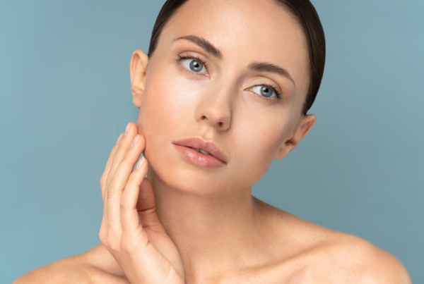 Un Percorso per Aspiranti Makeup Artist Titolo: "Diventa un Esperto di Bellezza: Il Tuo Viaggio Inizia a Verona!" Contenuto: L'Accademia di Trucco Crisam a Verona apre le porte agli aspiranti makeup artist con un corso intensivo di trucco skincare. Attraverso lezioni pratiche ed esercitazioni, i nostri esperti ti guideranno nella scoperta di tecniche innovative e l'uso di prodotti top di gamma. Che tu sia un principiante o un truccatore in erba, questo corso è la tua occasione per sviluppare una base solida e lanciarti nel mondo della bellezza professionale.