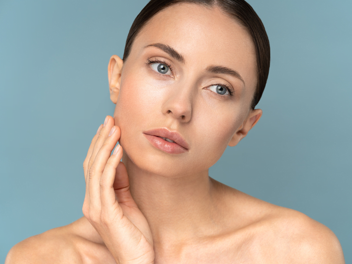 Un Percorso per Aspiranti Makeup Artist Titolo: "Diventa un Esperto di Bellezza: Il Tuo Viaggio Inizia a Verona!" Contenuto: L'Accademia di Trucco Crisam a Verona apre le porte agli aspiranti makeup artist con un corso intensivo di trucco skincare. Attraverso lezioni pratiche ed esercitazioni, i nostri esperti ti guideranno nella scoperta di tecniche innovative e l'uso di prodotti top di gamma. Che tu sia un principiante o un truccatore in erba, questo corso è la tua occasione per sviluppare una base solida e lanciarti nel mondo della bellezza professionale.