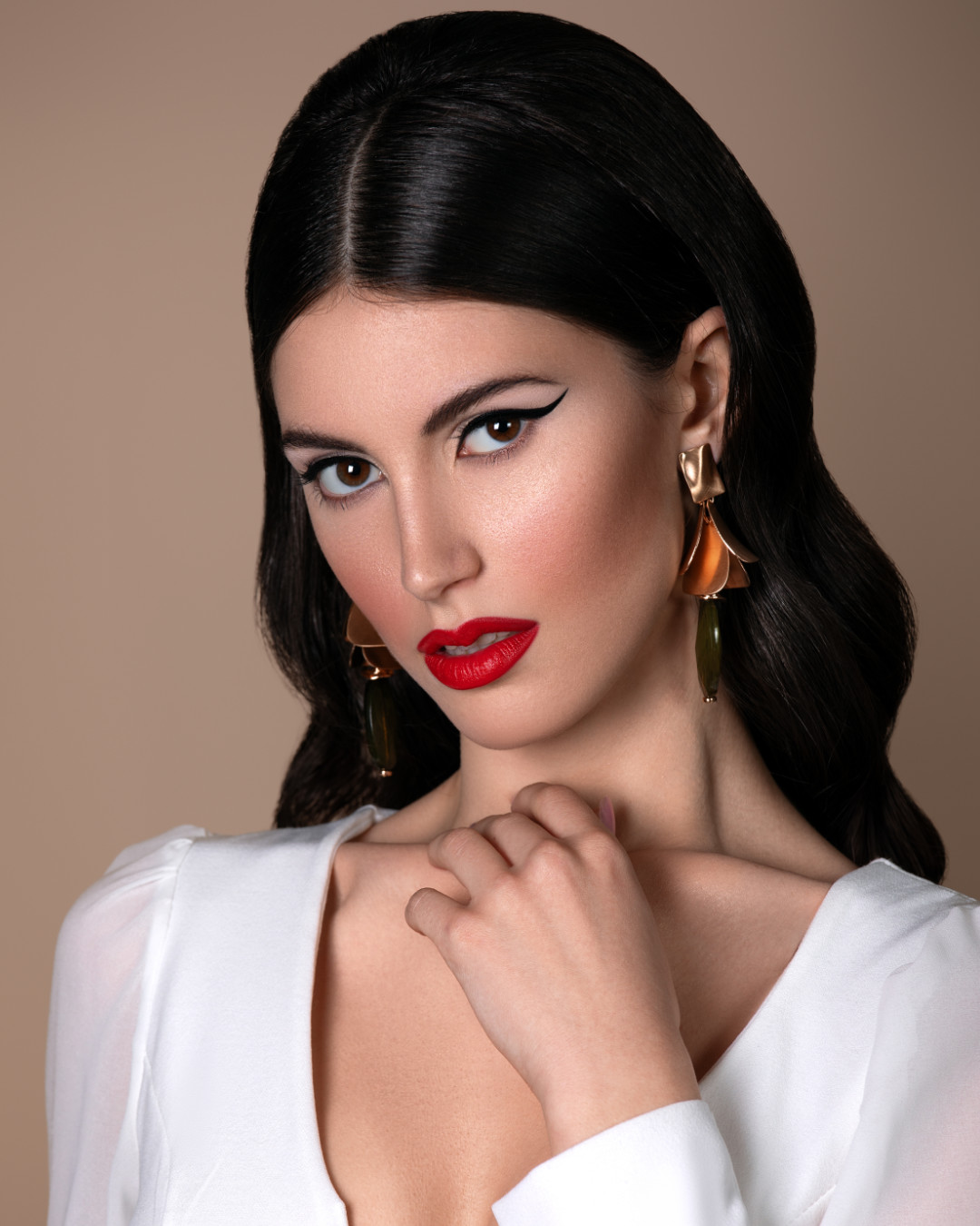 Un Viaggio Creativo nei Corsi di Makeup Crisam Entra nel mondo creativo e professionale del make-up con i corsi di makeup Crisam. Impara da professionisti del settore in una delle città più romantiche d'Italia, Verona, e ottieni una certificazione che aprirà le porte delle migliori opportunità di lavoro. La tua carriera da make-up artist di successo parte con Crisam.