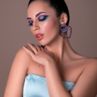 Un Passo Avanti nella Tua Carriera: Iscriviti Ora al Corso di Trucco italiano Completo Iscriviti per Eccellere: Realizza il tuo sogno di diventare un make-up artist di successo con il corso di trucco completo della Crisam Professional Make-up Academy. Con l'avvio fissato per il 12 Settembre 2024, questo corso rappresenta l'opportunità perfetta per fare il grande salto nel mondo del make-up professionale. Certificazione Riconosciuta Internazionalmente: Al termine del corso, riceverai il certificato internazionale Crisam, una prova tangibile della tua competenza e professionalità, riconosciuta a livello mondiale. Esperienza Pratica Ineguagliabile: Attraverso una combinazione di lezioni teoriche e pratiche, sarai preparato a incontrare ogni sfida professionale, imparando direttamente dai leader del settore. Scopri i corsi di trucco a settembre 2024