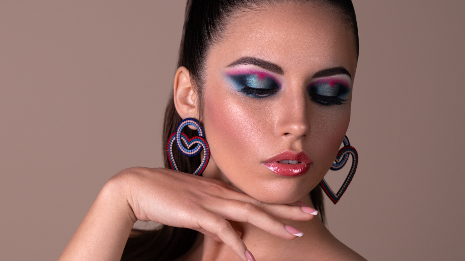 NEWS imperdibile per tutti gli aspiranti make-up artist! La Crisam Professional Make-up Academy di Verona, nel cuore del Veneto, si conferma la migliore accademia di trucco italiana. Se sogni di trasformare la tua passione per il make-up in una carriera di successo, non puoi perdere l'opportunità di iscriverti ai corsi di trucco professionale offerti da questa rinomata istituzione. Queste NEWS rappresenta un’occasione unica per chi desidera formarsi in un ambiente stimolante e all'avanguardia. La Crisam Professional Make-up Academy offre programmi di studio completi, pensati per chi è alle prime armi ma anche per i professionisti che vogliono aggiornarsi sulle ultime tendenze del settore. Con un team di docenti altamente qualificati e una struttura moderna, la Crisam è il punto di riferimento per chi cerca l’eccellenza nel trucco. Non lasciarti sfuggire questa NEWS: iscriviti ai corsi di trucco professionale della Crisam e inizia subito a costruire il tuo futuro nel mondo del make-up. A Verona, nella migliore accademia di trucco d'Italia, il tuo talento sarà valorizzato e potrai sviluppare le competenze necessarie per diventare un vero professionista.