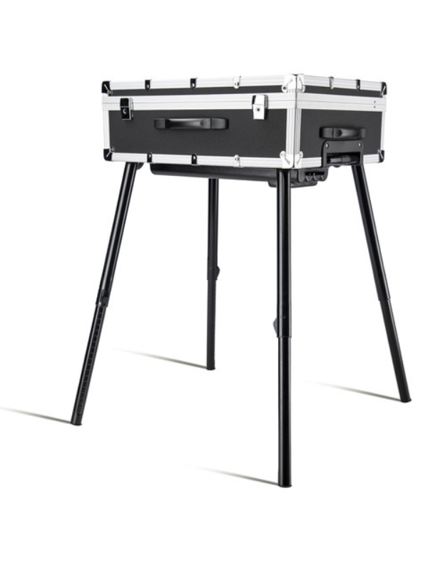 Sedie Makeup e Postazioni Trucco 3 L’importanza di una sedia professionale per il trucco Quando si parla di makeup professionale, ogni dettaglio conta. Le sedie per makeup non sono semplicemente un supporto, ma un elemento fondamentale per garantire comfort e stabilità durante l’applicazione del trucco. In Italia, i migliori marchi offrono soluzioni ergonomiche, regolabili in altezza e facili da trasportare, ideali per truccatori freelance o saloni di bellezza. Queste sedie sono progettate per rispettare la postura del cliente e consentire al professionista di lavorare senza affaticarsi.