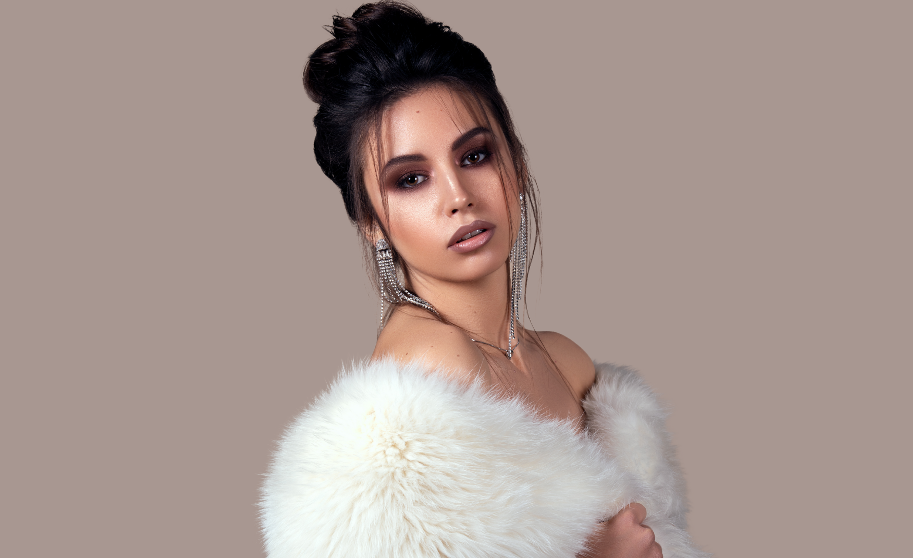 Iscriviti alla Newsletter della Crisam Professional Make-up Academy Rimani sempre aggiornato sul mondo del make-up con la newsletter di Crisam Professional Make-up Academy, la migliore accademia di trucco in Italia, con sede a Verona, in Veneto. Scopri in anteprima i nostri corsi di trucco, le lezioni di make-up personalizzate e i consigli di bellezza esclusivi per migliorare le tue competenze. Riceverai direttamente nella tua casella email novità, promozioni e contenuti pensati per chi vuole eccellere nel settore. Che tu sia un aspirante make-up artist o un professionista, con la nostra newsletter sarai sempre al passo con le ultime tendenze e tecniche. Iscriviti subito e porta il tuo talento a un livello superiore!