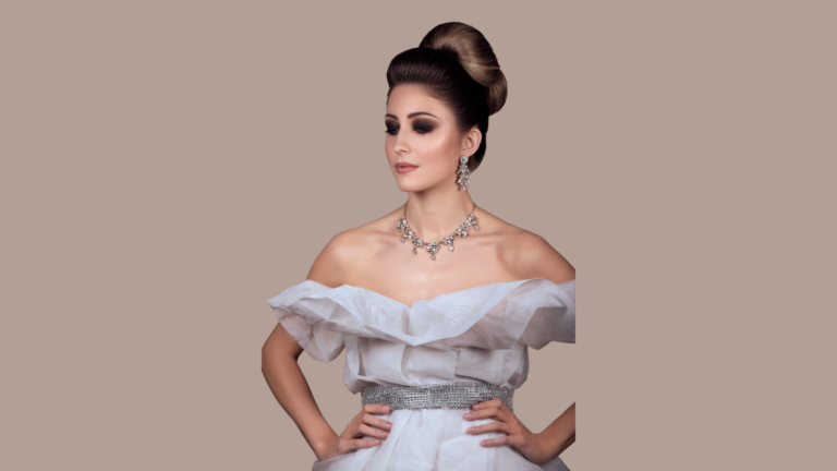 Corso Professionale di Trucco: La Formazione Firmata Crisam Sei appassionata di make-up e cerchi una formazione di alto livello? Il Corso Professionale di Trucco Beauty offerto dalla Crisam Professional Make-up Academy è ciò che fa per te. Questo corso combina teoria e pratica per formarti come professionista del settore beauty. Al termine, otterrai il certificato internazionale Crisam, riconosciuto dall’European Qualification Framework (EQF 4). Con un approccio personalizzato e un team di esperti, il corso ti insegnerà le tecniche essenziali del trucco beauty, garantendo qualità certificata UNI EN ISO 9001:2015. Non perdere l’opportunità di trasformare la tua passione in una carriera. Scegli Crisam, leader nei corsi di makeup a Verona e in tutta Italia.