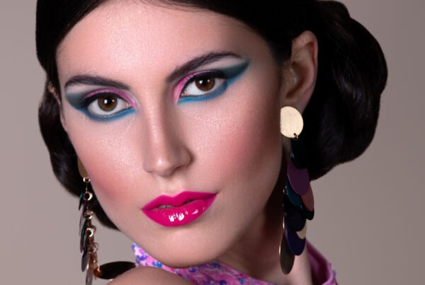 Nel panorama italiano della formazione per make-up artist, la Crisam Professional Make-up Academy si distingue per la qualità e la completezza dei suoi corsi. Situata nella pittoresca città di Verona, l'Accademia offre un'ampia gamma di corsi pensati per chi desidera trasformare la sua passione per il trucco in una professione. Di seguito, esploriamo i corsi offerti da Crisam, mettendo in evidenza perché siano considerati tra i migliori corsi di trucco in Italia.