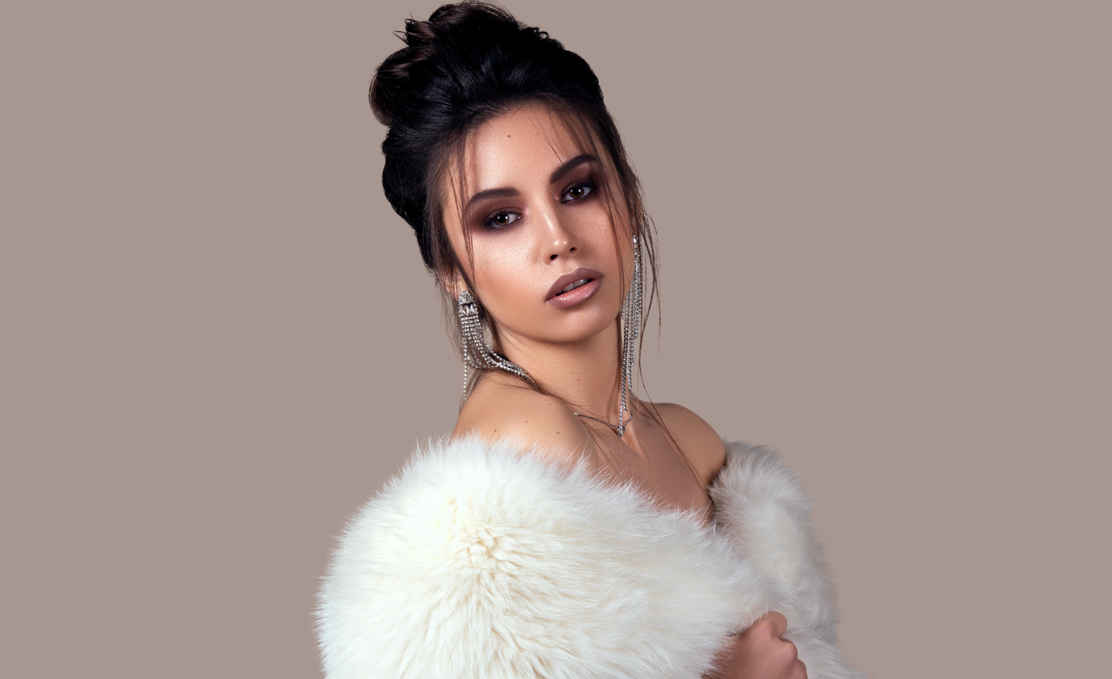 Iscriviti alla Newsletter della Crisam Professional Make-up Academy Rimani sempre aggiornato sul mondo del make-up con la newsletter di Crisam Professional Make-up Academy, la migliore accademia di trucco in Italia, con sede a Verona, in Veneto. Scopri in anteprima i nostri corsi di trucco, le lezioni di make-up personalizzate e i consigli di bellezza esclusivi per migliorare le tue competenze. Riceverai direttamente nella tua casella email novità, promozioni e contenuti pensati per chi vuole eccellere nel settore. Che tu sia un aspirante make-up artist o un professionista, con la nostra newsletter sarai sempre al passo con le ultime tendenze e tecniche. Iscriviti subito e porta il tuo talento a un livello superiore!