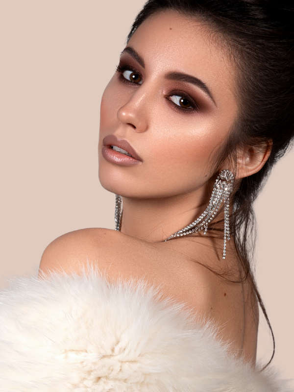 Impara il trucco professionale a Verona Fai il primo passo verso una carriera nel beauty con il Corso di Trucco Beauty, organizzato dalla Crisam Professional Make-up Academy. Inizia il 21 gennaio 2025 e offre un programma approfondito per acquisire competenze professionali. Cosa imparerai: Tecniche di trucco correttivo morfologico Trucco camouflage per discromie Make-up sposa, perfetto per ogni matrimonio Ottieni una certificazione internazionale riconosciuta. Non aspettare, i posti sono limitati!