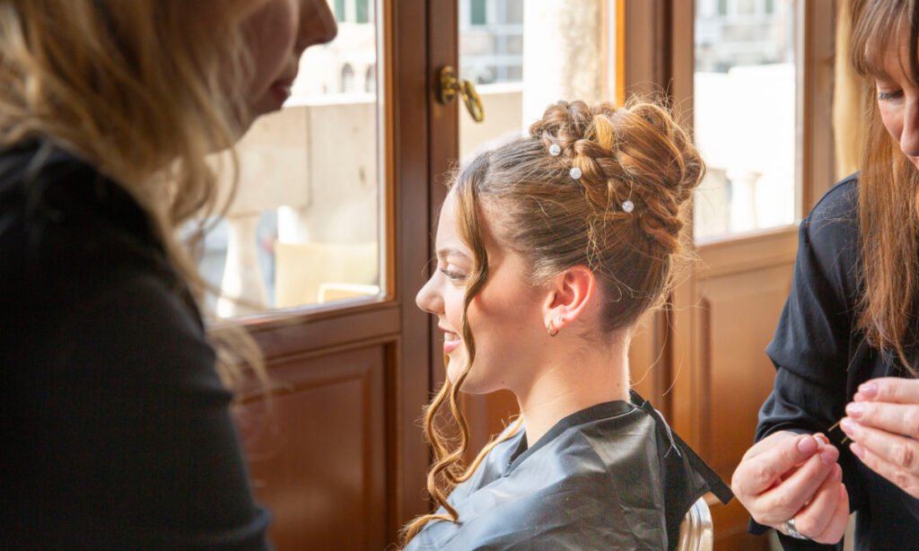 Le nostre studentesse raccontano - Testimonianze 2 Nel panorama formativo italiano, la Crisam Professional Makeup Academy di Verona, in Veneto, si distingue come la migliore accademia di trucco professionale in Italia. I suoi corsi per makeup artist offrono programmi completi, pensati per far emergere il tuo talento e trasformarlo in competenza concreta. Vuoi rimanere informato su offerte, promozioni e nuovi corsi? Iscriviti alla nostra newsletter e non perderai nessuna occasione.