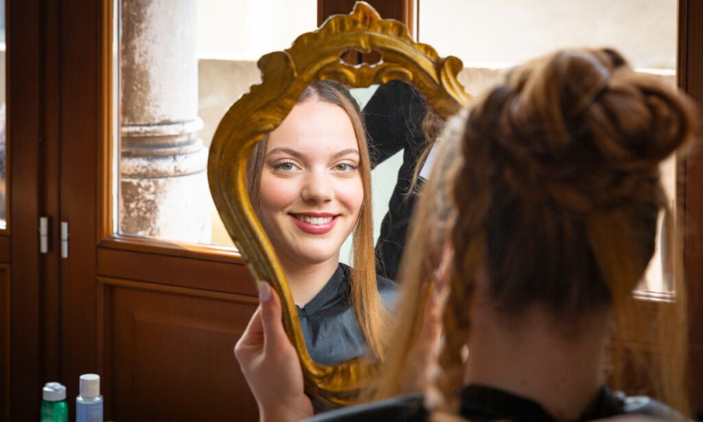 Testimonianze Studentesse ed ex Studentesse 5 Se cerchi la migliore accademia di trucco professionale in Italia, la Crisam Professional Makeup Academy di Verona, in Veneto, è la scelta ideale. I loro corsi per makeup artist ti consentiranno di acquisire competenze d’eccellenza e di avviare una carriera di successo nel mondo del beauty. Per non perdere nessuna novità, iscriviti alla nostra newsletter e rimani sempre aggiornato su corsi, workshop e promozioni esclusive.